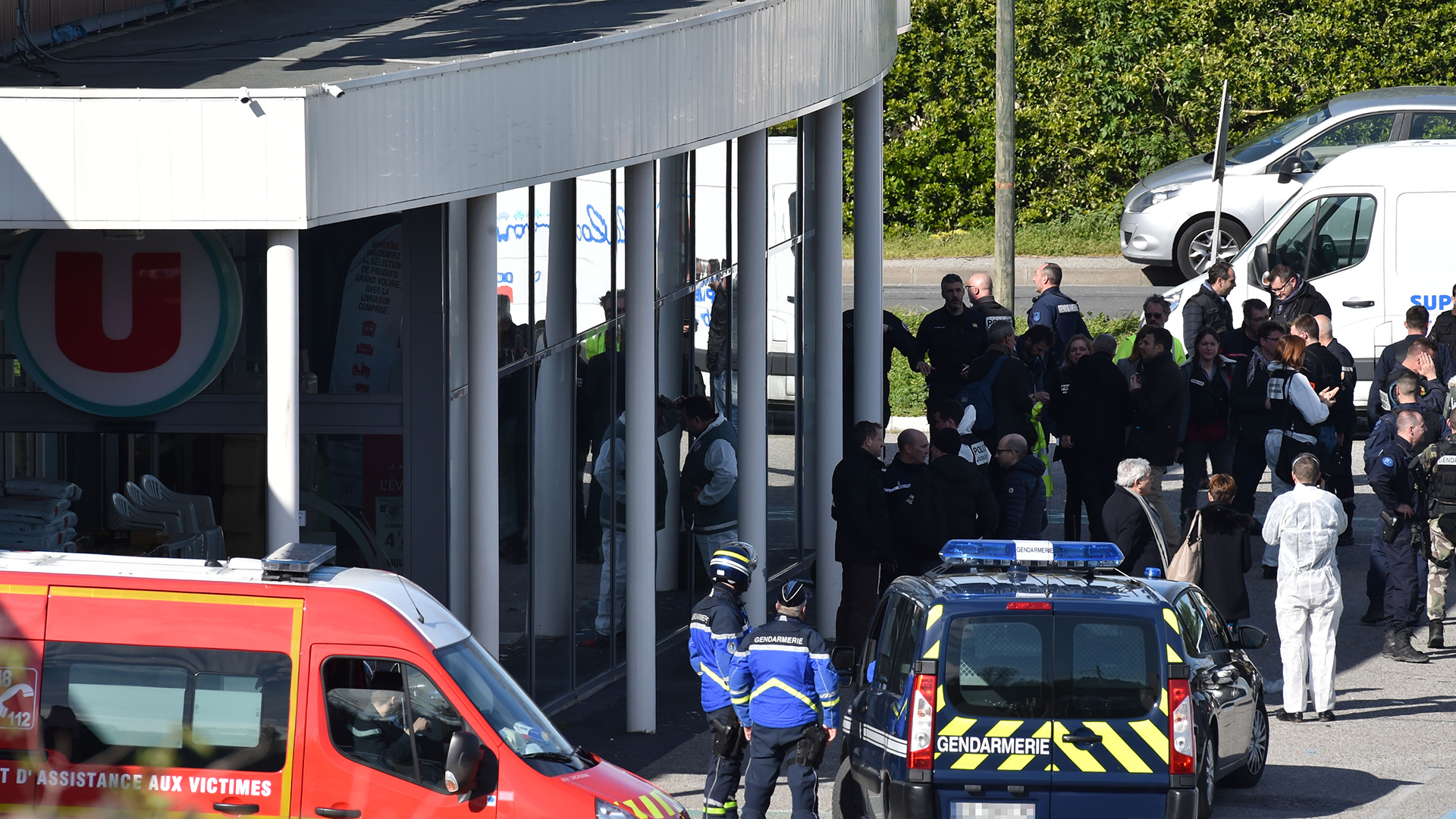 French Police Kill Gunman In Supermarket Siege That Left 2 Hostages ...